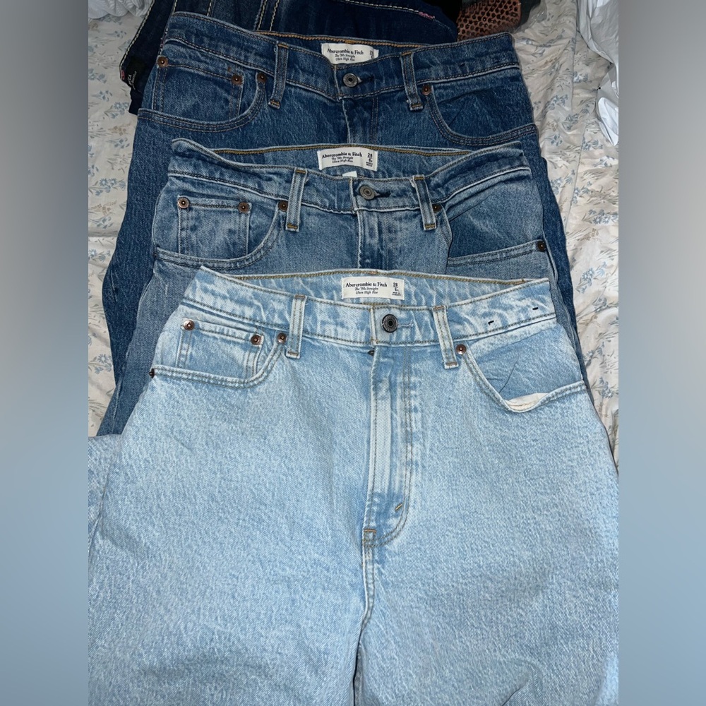 Abercrombie and fitch the 90’s straight ultra high rise curve love